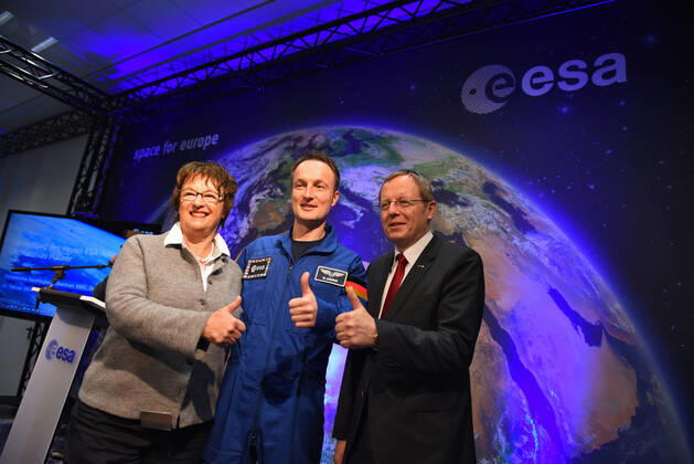 ESA Press Conference, Astronaut Dr Matthias Maurer 02 02 2017 Darmstadt x1x ESA, European Space Operations Center Press Conference, Introduction of ESA Astronaut Dr Matthias Maurer In the picture l r Brigitte Zypries Federal Minister of Economics and Energy, Spaceflig