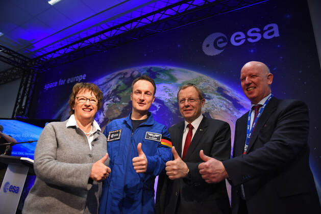 ESA Press Conference, Astronaut Dr Matthias Maurer 02 02 2017 Darmstadt x1x ESA, European Space Operations Center Press Conference, Introduction of ESA Astronaut Dr Matthias Maurer In the picture l r Brigitte Zypries Federal Minister of