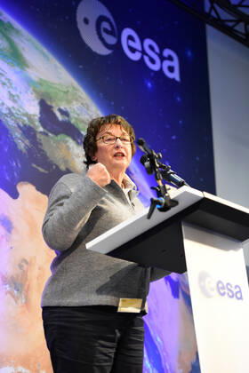 ESA Press Conference, Astronaut Dr Matthias Maurer 02 02 2017 Darmstadt x1x ESA, European Space Operations Center Press Conference, Introduction of ESA Astronaut Dr Matthias Maurer In the picture l r Brigitte Zypries Federal Minister of Economics and Energy, Space Coordinator Frankfurt Frankfurt Frankfurt Hessen Germany