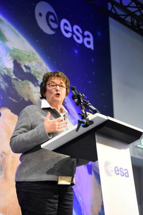 ESA Press Conference, Astronaut Dr Matthias Maurer 02 02 2017 Darmstadt x1x ESA, European Space Operations Center Press Conference, Introduction of ESA Astronaut Dr Matthias Maurer In the picture l r Brigitte Zypries Federal Minister of Economics and Energy, Space Coordinator Frankfurt Frankfurt Frankfurt Hessen Germany