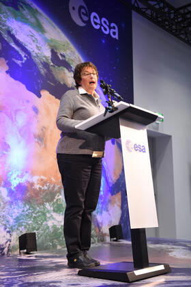 ESA Press Conference, Astronaut Dr Matthias Maurer 02 02 2017 Darmstadt x1x ESA, European Space Operations Center Press Conference, Introduction of ESA Astronaut Dr Matthias Maurer In the picture l r Brigitte Zypries Federal Minister of Economics and Energy, Space Coordinator Frankfurt Frankfurt Frankfurt Hessen Germany