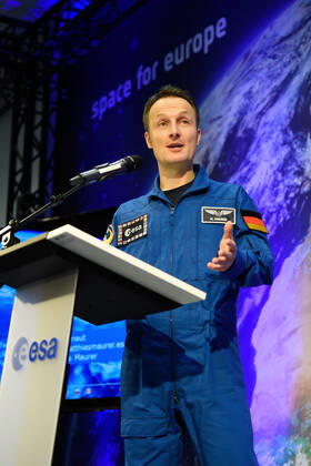 ESA Press Conference, Astronaut Dr Matthias Maurer 02 02 2017 Darmstadt x1x ESA, European Space Operations Center Press Conference, Introduction of ESA Astronaut Dr Matthias Maurer In the picture l r Dr Matthias Maurer Frankfurt Frankfurt Hessen Germany