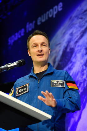 ESA Press Conference, Astronaut Dr Matthias Maurer 02 02 2017 Darmstadt x1x ESA, European Space Operations Center Press Conference, Introduction of ESA Astronaut Dr Matthias Maurer In the picture l r Dr Matthias Maurer Frankfurt Frankfurt Hessen Germany