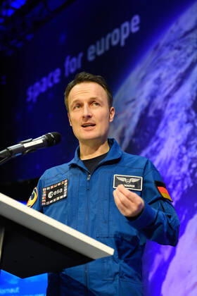 ESA Press Conference, Astronaut Dr Matthias Maurer 02 02 2017 Darmstadt x1x ESA, European Space Operations Center Press Conference, Introduction of ESA Astronaut Dr Matthias Maurer In the picture l r Dr Matthias Maurer Frankfurt Frankfurt Hessen Germany