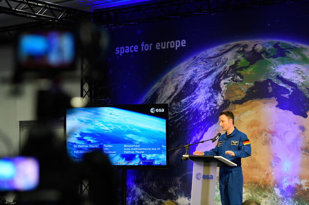 ESA Press Conference, Astronaut Dr Matthias Maurer 02 02 2017 Darmstadt x1x ESA, European Space Operations Center Press Conference, Introduction of ESA Astronaut Dr Matthias Maurer In the picture l r Dr Matthias Maurer Frankfurt Frankfurt Hessen Germany