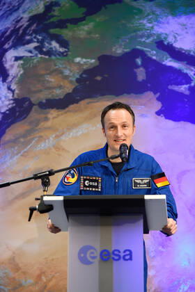 ESA Press Conference, Astronaut Dr Matthias Maurer 02 02 2017 Darmstadt x1x ESA, European Space Operations Center Press Conference, Introduction of ESA Astronaut Dr Matthias Maurer In the picture l r Dr Matthias Maurer Frankfurt Frankfurt Hessen Germany