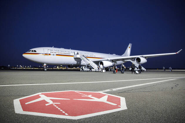 Federal Foreign Minister Heiko Maas, SPD, boarding an air force plane to Italy on his trip to Libya Berlin, 17 08 2020 Berlin Germany Copyright: xJaninexSchmitz photothek.netx