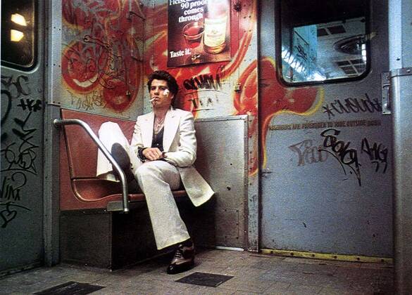 SATURDAY NIGHT FEVER JOHN TRAVOLTA Date: 1977. Strictly editorial use only in conjunction with the promotion of the film. Credit line mandatory. This image is copyright of the film company and is supplied under the terms of issue as film still. No commercial or book cover use permitted without prior consent from the film company.  Mandatory credit line: Image courtesy PARAMOUNT PICTURES Ronald Grant Archive Mary Evans