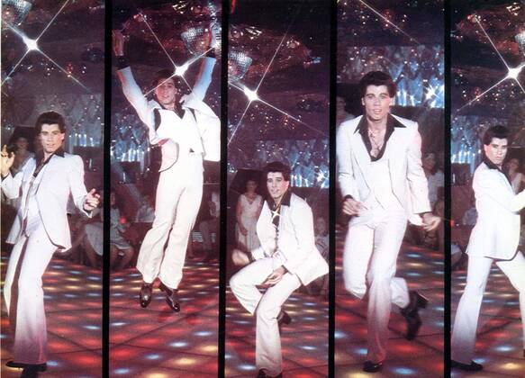 SATURDAY NIGHT FEVER JOHN TRAVOLTA Date: 1977. Strictly editorial use only in conjunction with the promotion of the film. Credit line mandatory. This image is copyright of the film company and is supplied under the terms of issue as film still. No commercial or book cover use permitted without prior consent from the film company.  Mandatory credit line: Image courtesy Ronald Grant Archive Mary Evans