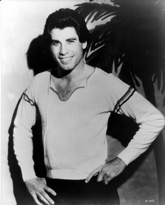 SATURDAY NIGHT FEVER JOHN TRAVOLTA Date: 1977. Strictly editorial use only in conjunction with the promotion of the film. Credit line mandatory. This image is copyright of the film company and is supplied under the terms of issue as film still. No commercial or book cover use permitted without prior consent from the film company.  Mandatory credit line: Image courtesy Robert Stigwood Organization Paramount Pictures Ronald Gra