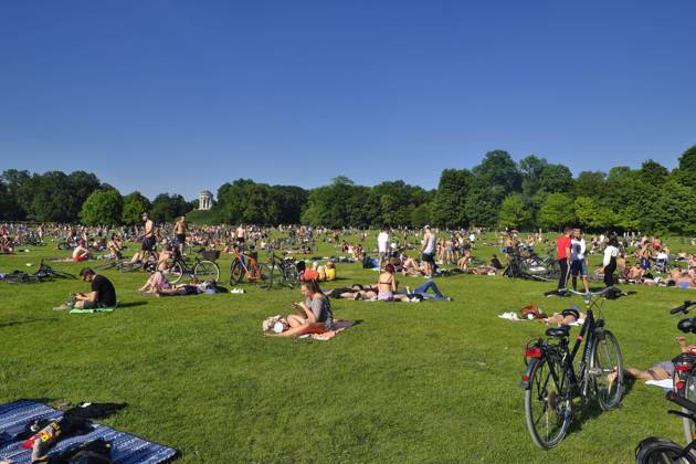 Meadow in the English Garden with Monopteros, Munich, Bavaria, Germany, Europe Copyright: imageBROKER/MAL iblmla05830418.jpg