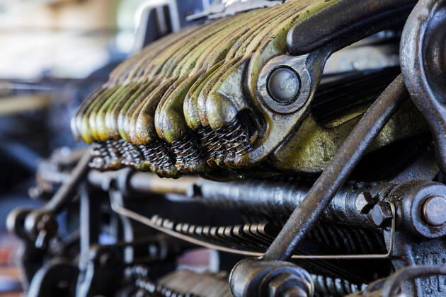 Die Tuchfabrik Gebr. Pfau in Crimmitschau ist ein technisches Denkmal mit musealem Charakter. Sie ist Teil des Zweckverbands Sächsisches Industriemuseum und repräsentiert die sächsische Textilgeschichte. In ihrer Größe und in ihrer Vollständigkeit des historischen Gebäude- und Maschinenbestands ist die Pfausche Fabrik in Mitteleuropa einzigartig, da die Herstellung von Tuchen Schritt für Schritt, von der Anlieferung der Rohstoffe (Wolle, Zellwolle und Dederon), deren Mischung, bis hin zum fertig verpackten Stoffballen dokumentiert wird. Es soll dabei nicht nur die Technikgeschichte gezeigt werden, sondern auch die Arbeits- und Lebensumstände der Textilarbeiter im 20. Jahrhundert. Die Tuchfabrik Gebr. Pfau soll 2020 als Nebenschau