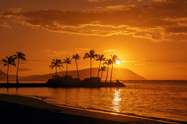 Sunrise at Kahala Beach, WaiÊ»alae Beach Park, with a flare around the sun in a glowing red sky reflected in the tranquil water; Oahu, Hawaii, United States of America  Copyright: 770xProductions 13612800