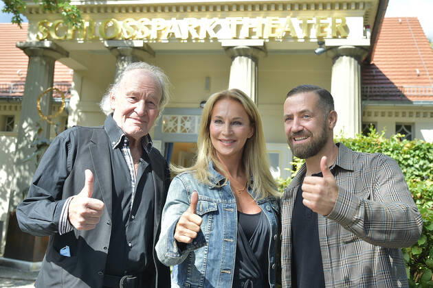Jahres PK SchlossparkTheater Michael Mendl, Caroline Beil, Citizen Lars Dietrich Photo session after the Jahres PK in the theatre hall of the SchlossParkTheater in Berlin on 31 08 2020 Photopress Mueller