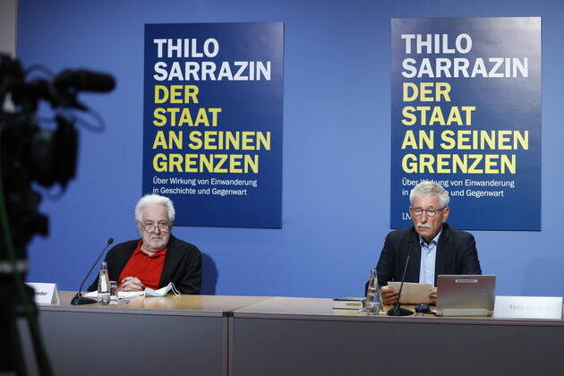 Henryk M Broder, publicist, Thilo Sarrazin , Germany, Berlin, press conference Langen Müller Verlag Book launch Thilo Sarrazin The state at its borders