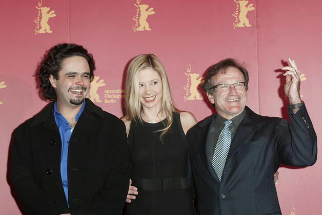 Omar Naim, Mira Sorvino & Robin Williams Director, Actress & Actor Berlin Film Festival 2004 Berlin, Germany 11 February 2004  Copyright: MaryxEvansxAllstarxDavidxGadd 12958697