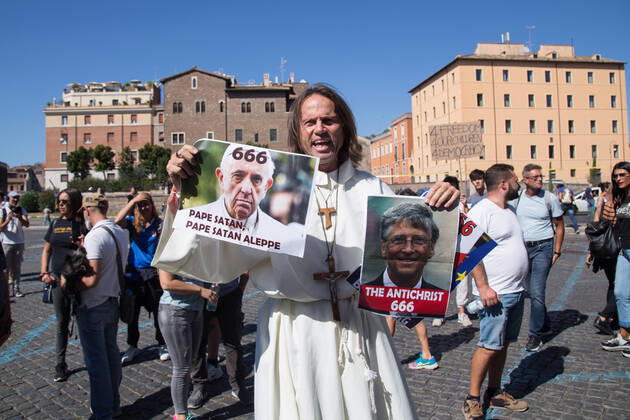 Bilder des Jahres 2020, News 09 September News Themen der Woche KW36 News Bilder des Tages Italy: Protest of Covid-19 deniers in Rome Demonstration of the so-called coronavirus deniers in Piazza della Bocca della Verità in Rome. Roma RM Italy Copyright: MatteoxNardone
