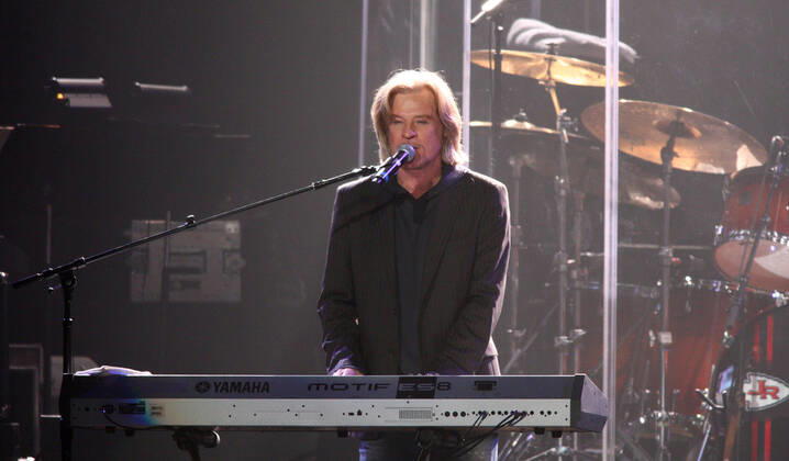 Daryl Hall Singer, Hall And Oates Andre Agassi S 12th Grand Slam For Children Mgm Grand Garden Arena, Las Vegas, Usa 06 October 2007 Daryl Hall Singer, Hall And Oates Andre Agassi S 12th Grand Slam For Children Mgm Grand Garden Arena, Las Vegas, Usa 06 October 2007  Copyright: AllstarxMaryxEvansxGrahamxWhitbyxBoot 13045700