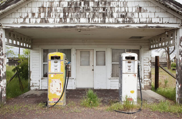 IMAGO Creative: Gesellschaft, Mobilität auf dem Land Old Gas Pumps Kent, Oregon, United States,Old Gas Pumps  Old Gas Pumps