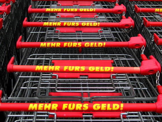 Shopping trolley marked Mehr fuers Geld , Oesterreich supermarket trolleys, Austria BLWS629205 Copyright: xblickwinkel McPHOTO BilderBoxx