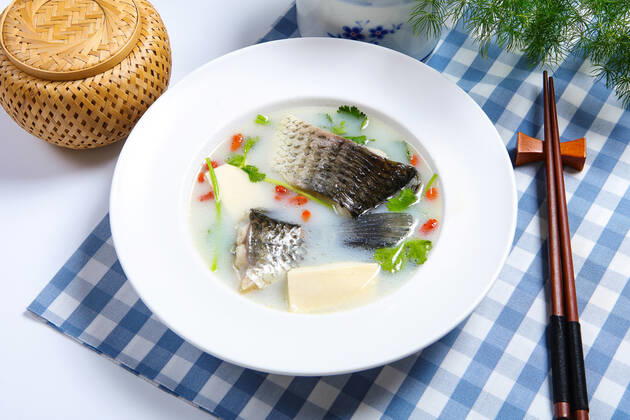 IMAGO Creative, Food, Karpfen-Saison Carassius carp tofu soup  813162782372528212