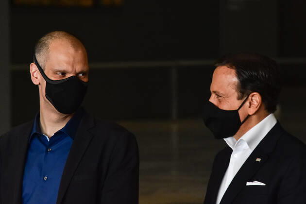SÃO PAULO, SP - 25.09.2020: COLETIVA DE IMPRENSA JOÃO DORIA COVID19 - Bruno Covas, (PSDB) Mayor of São Paulo and João Doria, (PSDB) Governor of São Paulo, during a press conference on measures to combat the Coronavirus, (COVID-19) this Friday, (25) at Palácio dos Bandeirantes. During the press conference, Governor João Doria announced the end of activities at Ibirapuera& 39;s Campaign Hospital. x1969700x RobertoxCasimiro