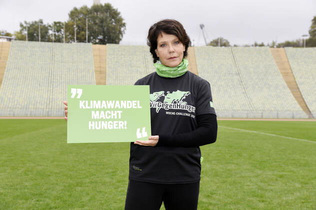 Janina Hartwig at the photo session for the sportichen WocheChallenge at the Olympic Station Munich Under the motto We can make a difference , Welthungerhilfe is calling for this challenge and asking for donations for a world without hunger Munich, 13 10 2020 Foto:xS.xAdamx xFuturexImage