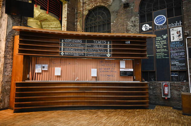 DEUTSCHLAND, Hamburg Altona, Corona Krise, lock down, geschlossenes Zeise Kino zur Vermeidung von Infektionen Hamburg Deutschland