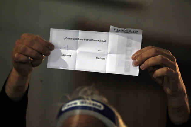 Santiago, October 25, 2020 Counting the votes in the National Stadium during the 2020 Plebiscite Jonnathan Oyarzun Aton Chile, Santiago Chile Aton 458589  Copyright: JONNATHANxOYARZUN ATONxCHILE