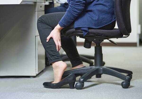 Japanese businesswoman in the office 125182315  (125182315) ,model released, Symbolfoto
