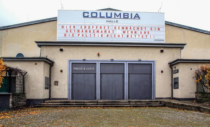Columbia Hall closed Berlin, 31 10 2020 Concert halls and event venues must close again due to the new Corona regulations from 02 11 20 Writing on Columbia Hall shows Here a beverage market will open soon if politics does not save us Berlin Germany Columbia Hall