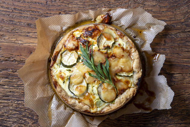 French quiche on wood 1035307340