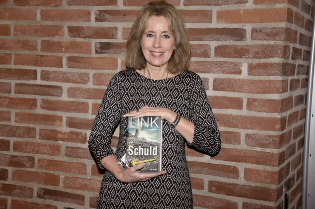 Charlotte Link reads from her crime novel Ohne Schuld at the 61 Munich Book Show, which is taking place virturell in the year of crisis, at the Literaturfest München in the Black Box at Gasteig München, 14 11 2020 Foto:xS.xAdamx xFuturexImage