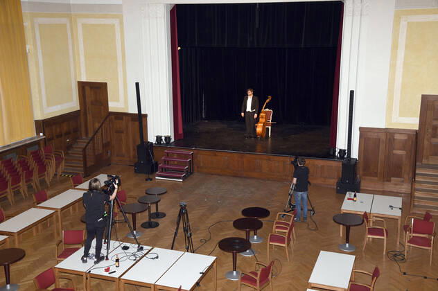 Franz Josef Strohmeier with his solo programme Der Kontrabass Monologue for an actor by Patrick Süßkind at the Kleines Theater Haar, 15 11 2020 Foto:xS.xAdamx xFuturexImage