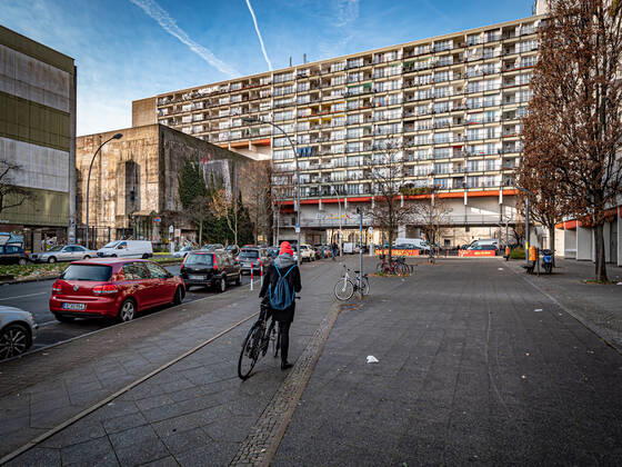 Berlin Schöneberg residential building PALLASSEUM at the Pallasstraße, bridge house, left the bunker, high bunker Berlin Schöneberg