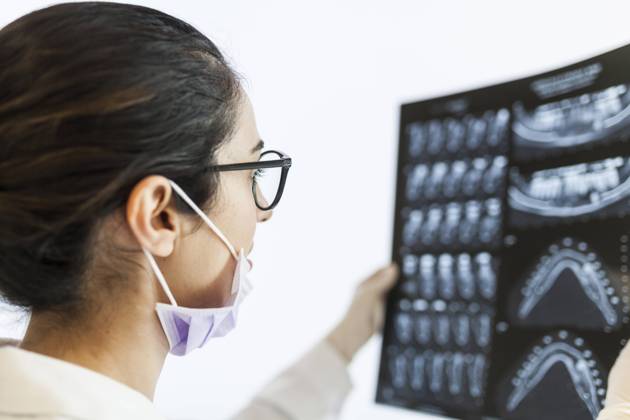 female dentist reviewing the patient s x-ray, Model released Copyright: xDavidxFuentesx MR