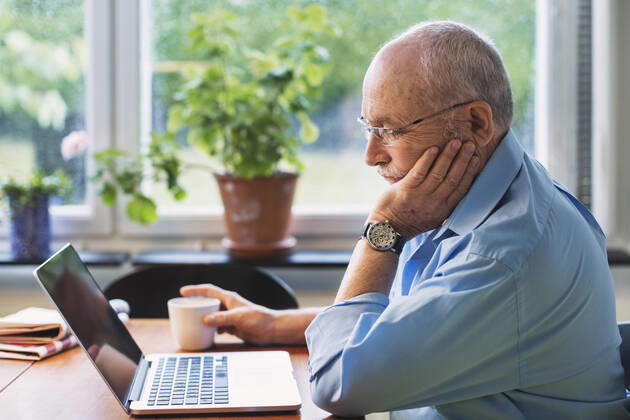 Senior man using laptop at home , model released, property released Copyright: xMaskotx , MA48372