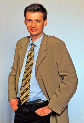 Archivbilder der Woche KW51 GÜNTHER JAUCH GÜNTHER JAUCH, deutscher Fernsehmoderator, Journalist, Talkmaster, Porträt von 1998. GÜNTHER JAUCH, German television presenter, journalist, talk show host, portrait from 1998., Copyright: kpa UnitedArchives55031193 EDITORIAL USE ONLY