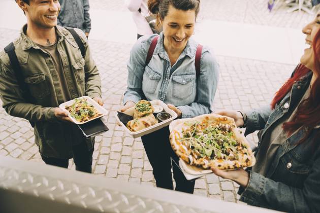 Male and female customers with food plate standing in city Sweden, Stockholm, model released, property released Copyright: xMaskotx , MA81623