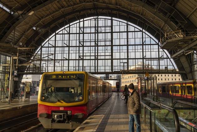 The S and regional train station Alexanderplatz in Berlin Mitte At the S platform a S train of the line S9 to the airport BER Berlin Brandenburg Terminal 1 2 Photo Volker Hohlfeld S train station Alexanderplatz