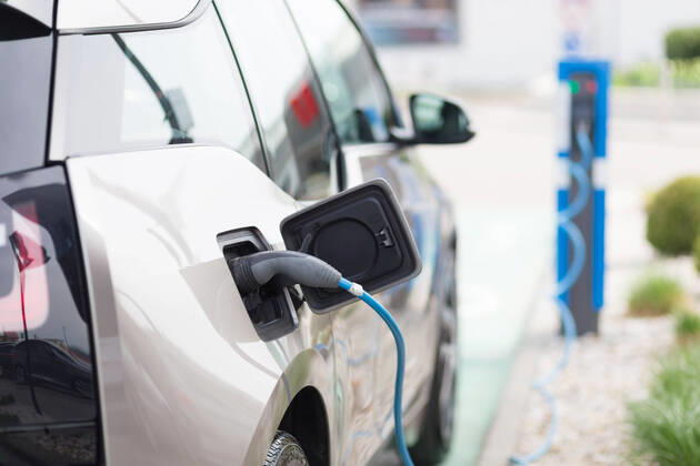 IMAGO Creative: Klimawandel - Zukunft und Innovation Electric Car in Charging Station. Power supply for electric car charging. Electric car charging station. Close up of the power supply plugged into an electric car being charged.car, electricity, battery, power, cable, electric, vehicle, energy, transportation, electric car, fuel, technology, plug, environment, automobile, alternative, industry, electric vehicle, charging, connection, power supply, transport, electric motor, traffic, future, green, hybrid, refueling, renewable, loading, ecology, socket, drive, eco, modern, supply, hybrid vehicle, green energy, charge, electric plug, economical, recharge, clean, recharging, power line, auto, ecological, rechargeable, alternative energy, urban,