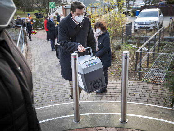 EUROPE, GERMANY, BAVARIA, BAMBERG, 27 12 2020 Vaccination launch in Bamberg The first shipment of the first Corona vaccine available in Europe arrives at the Albrecht Dürer Seni