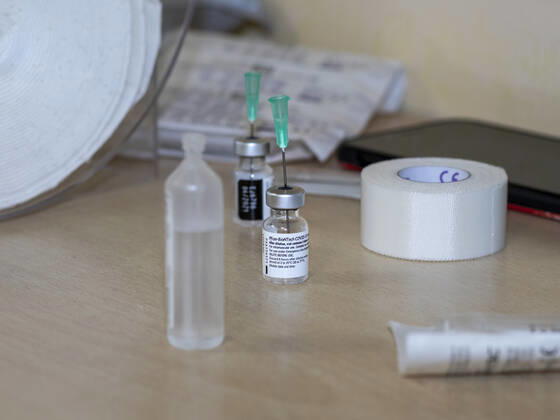 EUROPE, GERMANY, BAVARIA, BAMBERG, 27 12 2020 Vaccination launch in Bamberg The first shipment of the first Corona vaccine available in Europe arrives at the Albrecht Dürer Seni