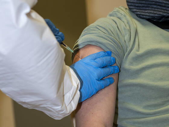EUROPE, GERMANY, BAVARIA, BAMBERG, 27 12 2020 Vaccination launch in Bamberg The first shipment of the first Corona vaccine available in Europe arrives at the Albrecht Dürer Seni