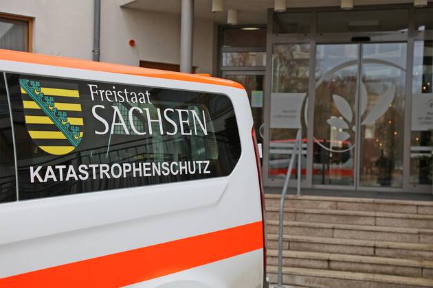 Lichtentanne Lichtentanne LK Zwickau Corona vaccination start nursing home 27 12 2020 lz Lichtentanne LK Zwickau Corona vaccination start nursing home Petra Koepping Minister for Social Affairs said in Lichtentanne This vaccination is like a Christmas present In the picture vaccination start with mobile vaccination teams 27 12 2020 Copyright: xKoehler Eibner-Pressefotox EP_rkr