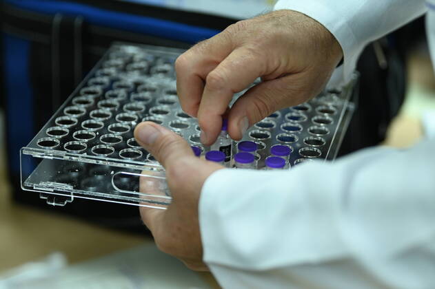 Dosage of the vaccine developed by Pfizer and BioNtech laboratories at Los Olmos residence, where the vaccination against COVID-19 in Spain starts, in Guadalajara (Castilla La-Mancha, Spain), on December 27, 2020. The first doses of the vaccine arrived in Spain yesterday, December 26, at a Pfizer warehouse in Guadalajara by land from Puurs (Belgium). From Monday, weekly deliveries will be made to the autonomous communities with an average of 350,000 doses prioritized for four population groups: residents and health and social care personnel in homes for the elderly and disabled; frontline health care personnel; other health and social care personnel and large non-institutionalized dependents. 27 DECEMBER 2020 Moncloa 12 27 2020 Guadalajara Copyright: xMoncloax 3494818