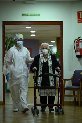 Araceli, 96, accompanied by a nurse, is the first person in Spain to be vaccinated against COVID-19 on the first day of vaccination at the Los Olmos retirement home in Guadalajara, Castilla La-Mancha, Spain, on 27 December 2020. The first doses of the vaccine developed by Pfizer and BioNtech laboratories arrived in Spain yesterday, December 26, at a Pfizer warehouse in Guadalajara by land from Puurs (Belgium). Starting Monday, weekly deliveries will be made to the autonomous communities with an average of 350,000 doses prioritized for four population groups: residents and health and social-health personnel in homes for the elderly and disabled; front-line health personnel; other health and social-health personnel and large non-institutional Copyright: xMoncloax 3494821