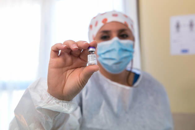 A sanitary shows a vial with the vaccine of Pfizer and BioNTech, the first day of vaccination against the Covid-19 in Spain, in the residence of elderly Rosalba de MÃ rida, in Extremadura (Spain), on December 27, 2020. The first doses of the vaccine developed by Pfizer and BioNtech laboratories arrived in Spain yesterday, December 26th, at a Pfizer warehouse in Guadalajara by land from Puurs (Belgium). From Monday, weekly deliveries will be made to the autonomous communities with an average of 350,000 doses prioritized for four population groups: residents and health and social-health personnel in homes for the elderly and disabled; front-line health personnel; other health and social-health personnel and large non-institutionalized depende Copyright: xJorgexArmestarx 3494842