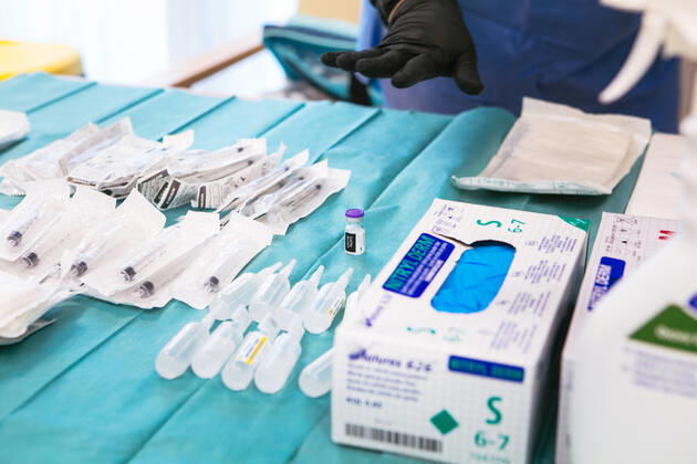 Vials and needles to administer the first dose of the Pfizer and BioNTech vaccine, on the first day of vaccination against Covid-19 in Spain, in the Rosalba de MÃ rida nursing home in Extremadura (Spain), on 27 December 2020. The first doses of the vaccine developed by Pfizer and BioNtech laboratories arrived in Spain yesterday, December 26th, at a Pfizer warehouse in Guadalajara by land from Puurs (Belgium). Starting Monday, weekly deliveries will be made to the autonomous communities with an average of 350,000 doses prioritized for four population groups: residents and health and social-health personnel in homes for the elderly and disabled; front-line health personnel; other health and social-health personnel and large non-institutionali Copyright: xJorgexArmestarx 3494846