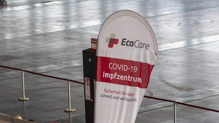 Nuremberg, NuernbergMesse, 27 12 2020, The first Corona vaccinations picture A flag of the company EcoCare Copyright: HMBxMedia JulienxBecker